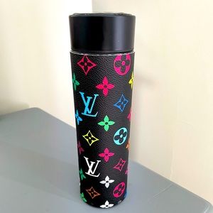“ LV “ water bottle thermos. No authentic
